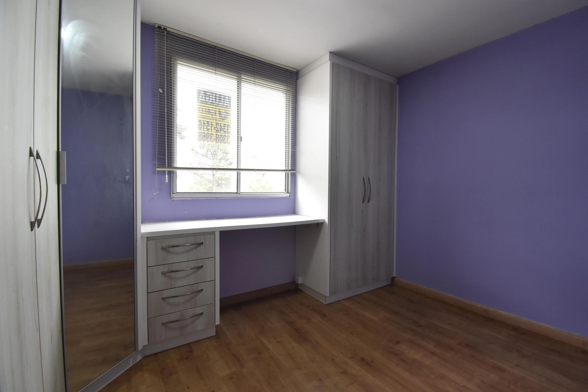 Засклений балкон та 2 спальні: квартира 49 м² — photo 22