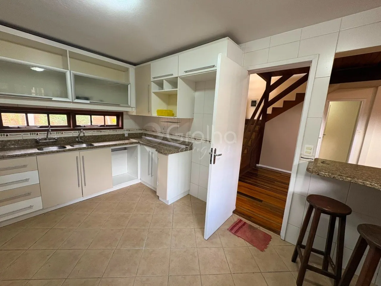 House with 3 en-suite bedrooms 435 m² and private garden — photo 24