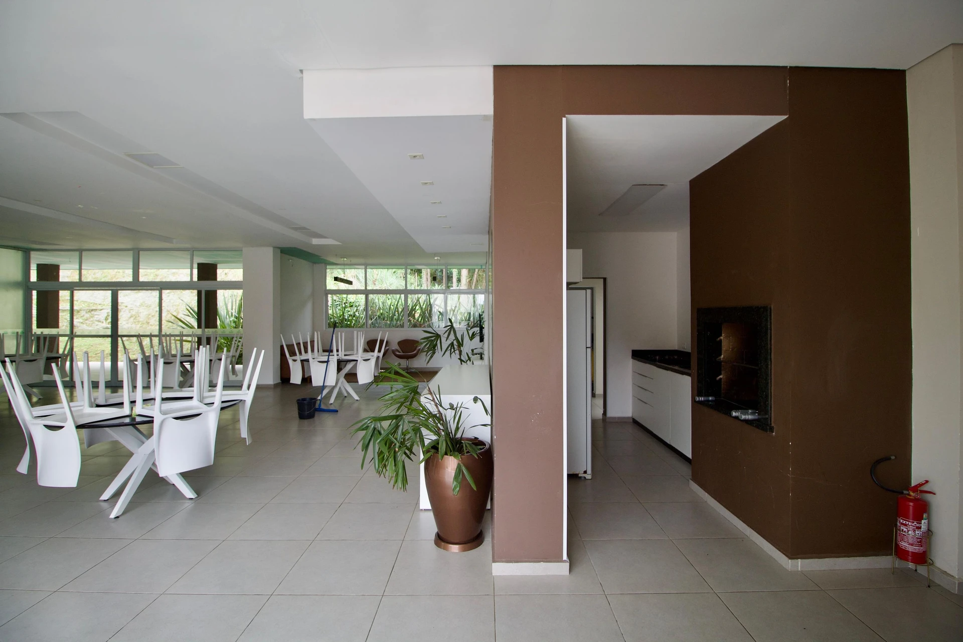 Floor-to-ceiling windows in a 3-bedroom house, 160 m² — photo 67