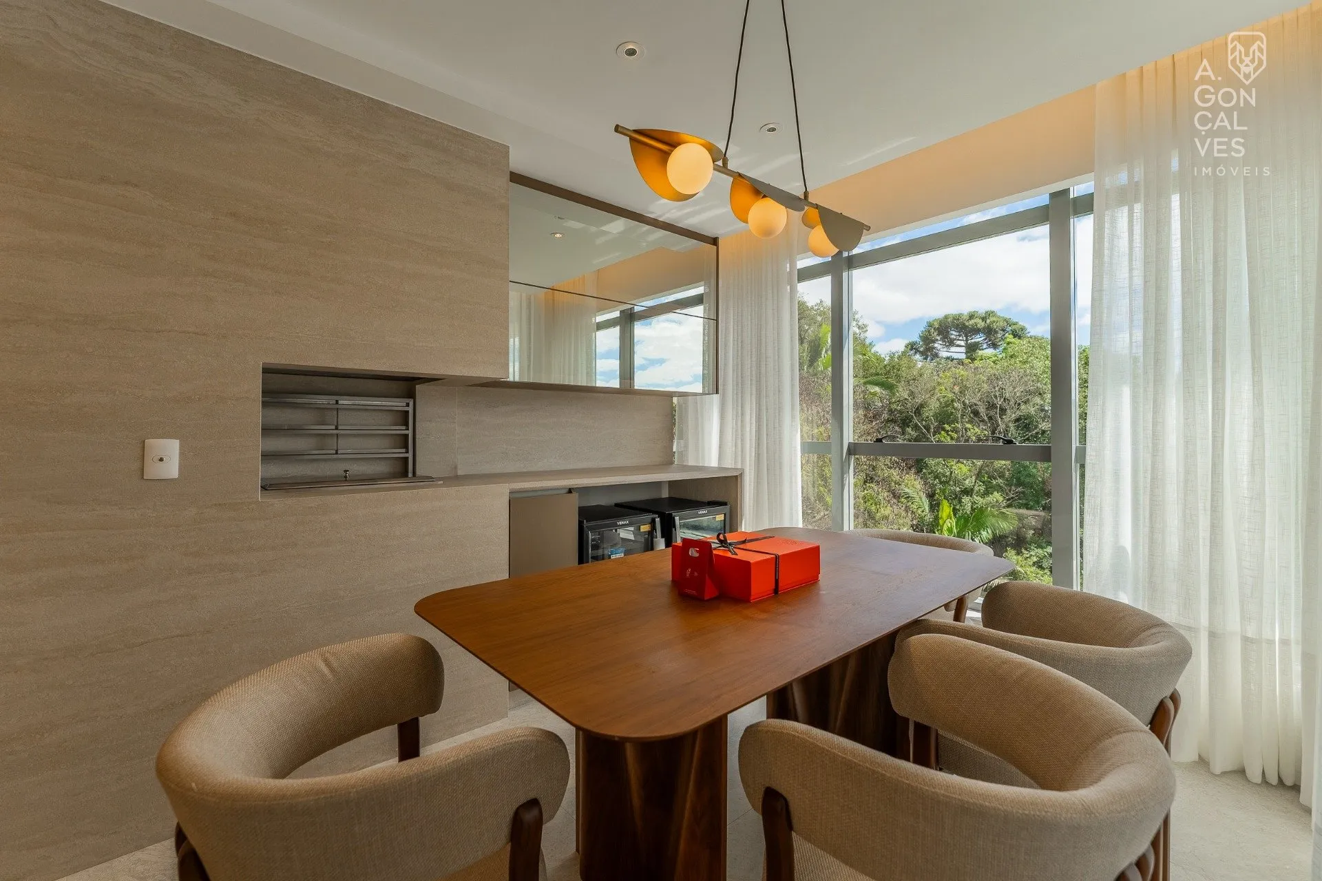 Furnished apartment with 3 suites and 257 m² — photo 72