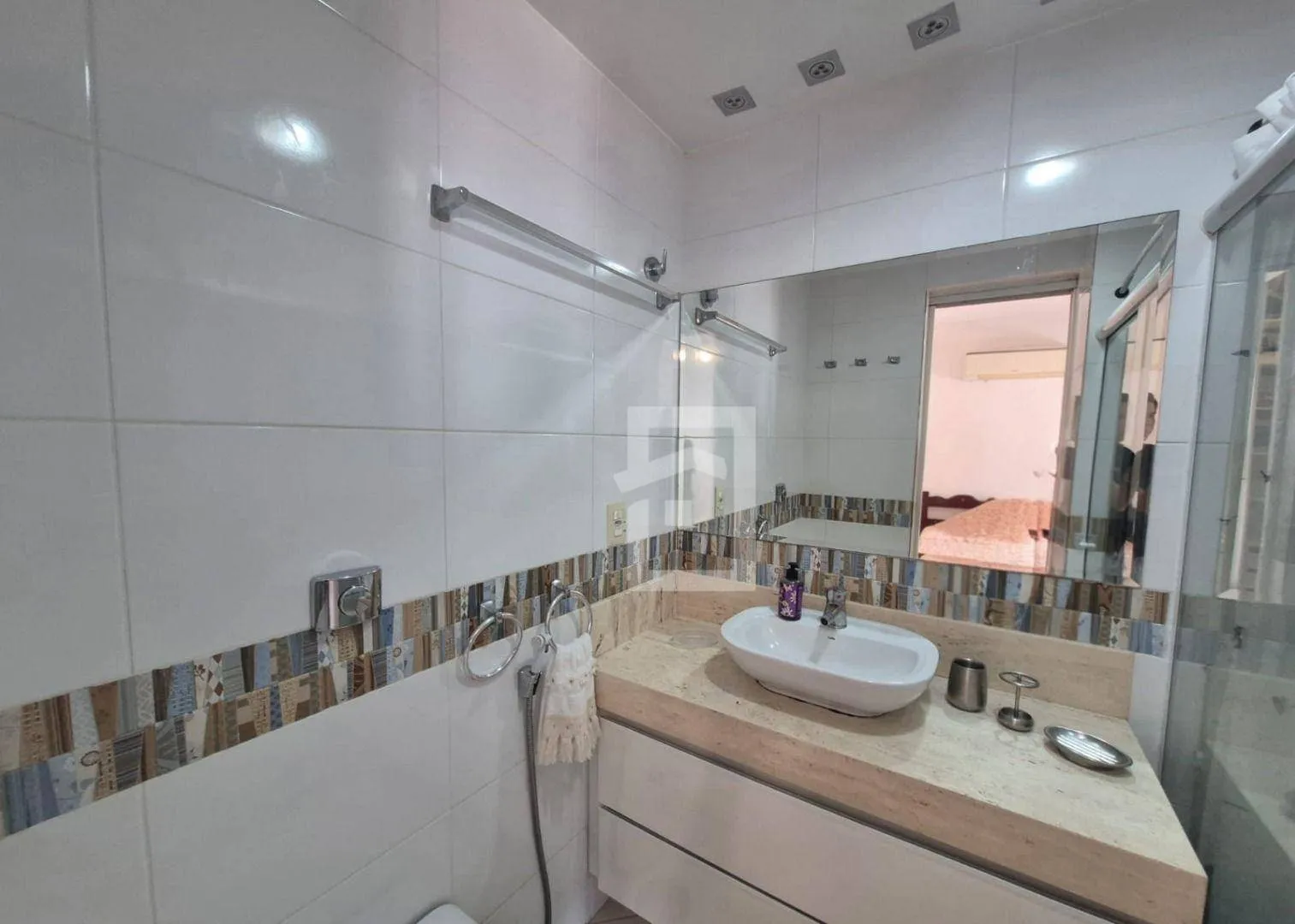 Unfurnished 3-bedroom apartment with a balcony — photo 20