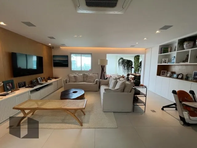 Furnished apartment with 3 bedrooms and 4 bathrooms — photo 16