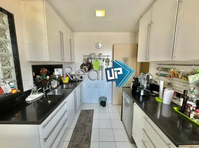 Apartamento com varanda de vidro e 4 quartos — photo 32