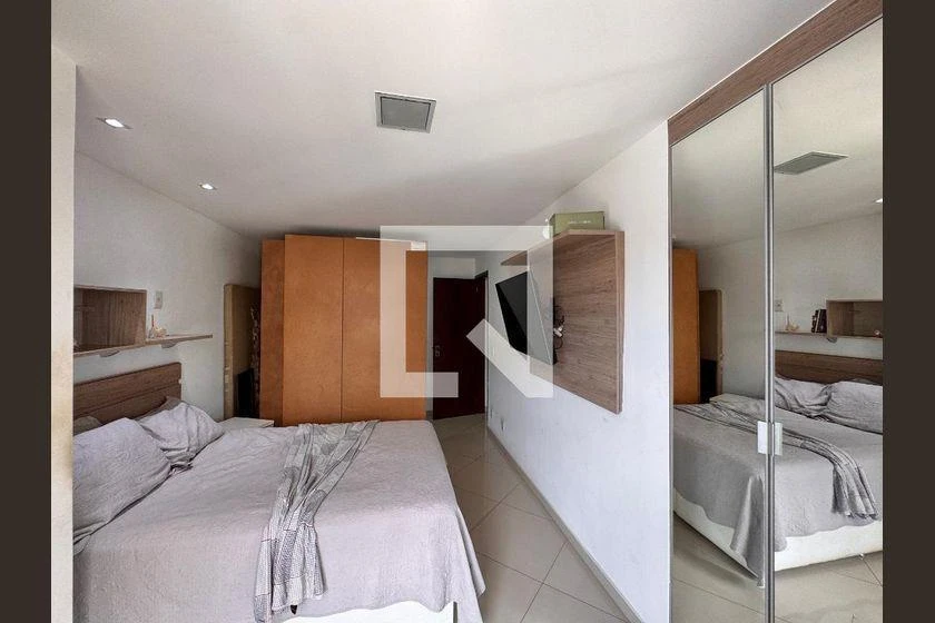 Glass-enclosed balcony in a 2-bedroom apartment, 115 m² — photo 5