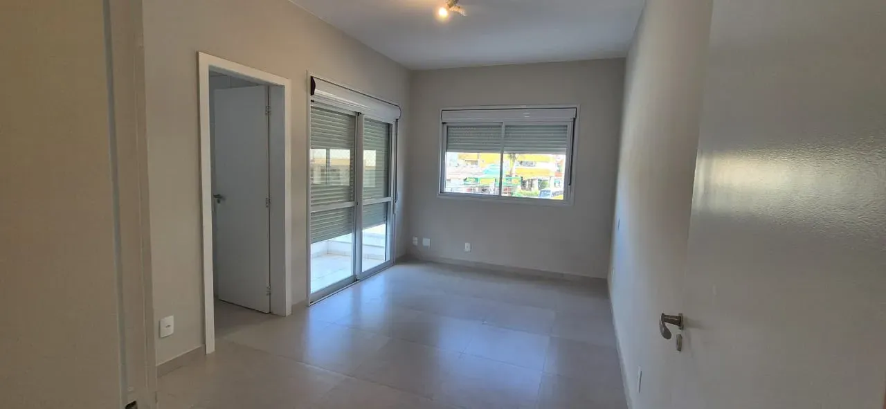 3-bedroom apartment with 1 en-suite and 2 parking spots — photo 4