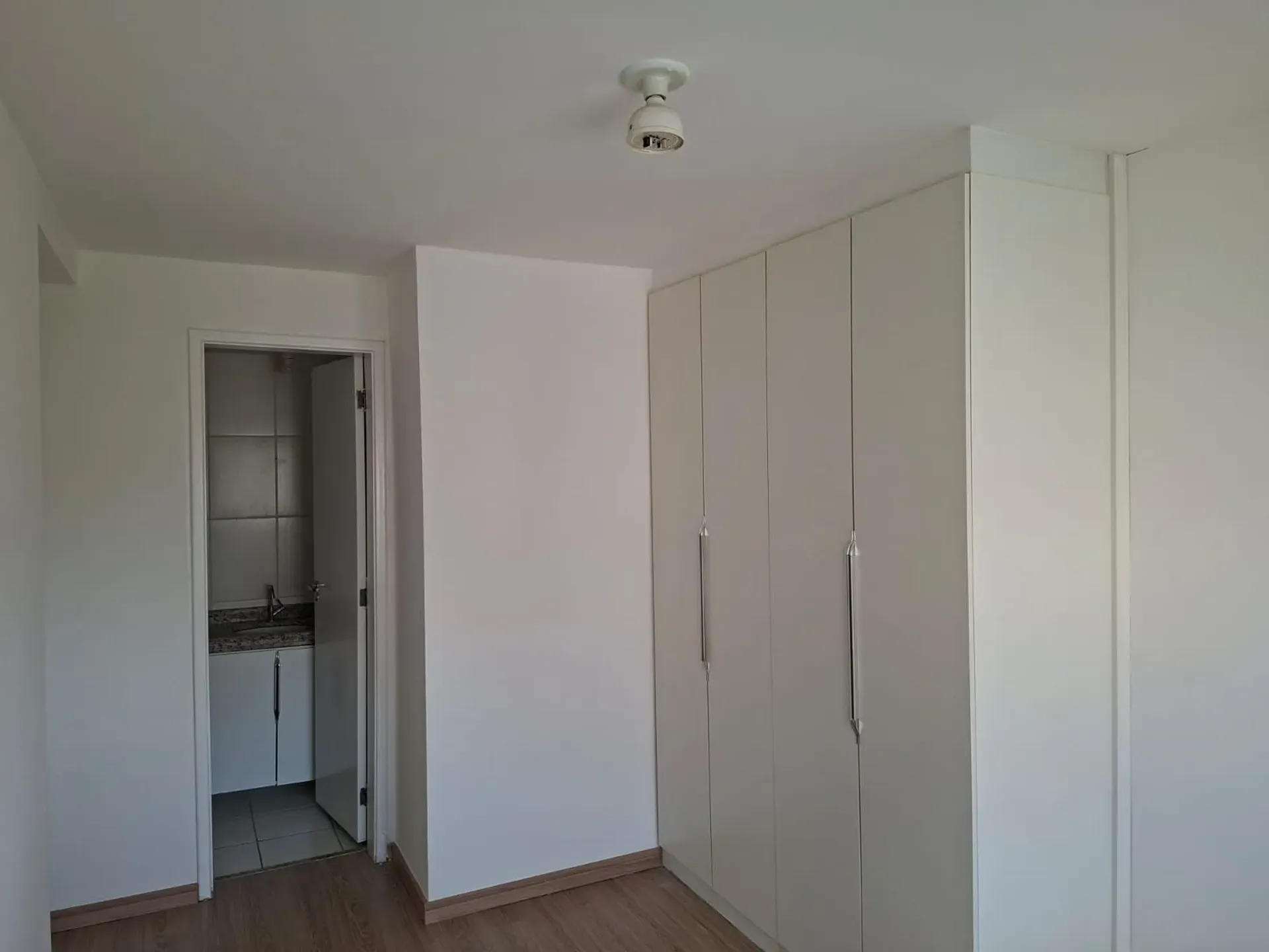 Apartamento sem mobília com 3 quartos e varanda — photo 22