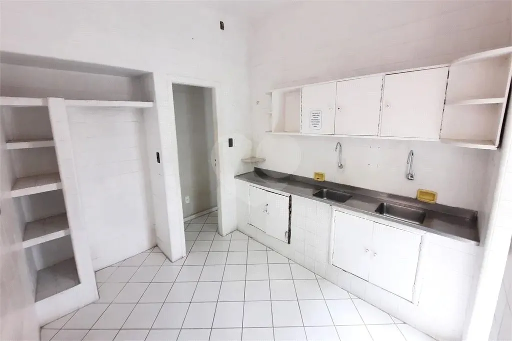 Casa sem mobília com cozinha separada e 5 quartos — photo 8