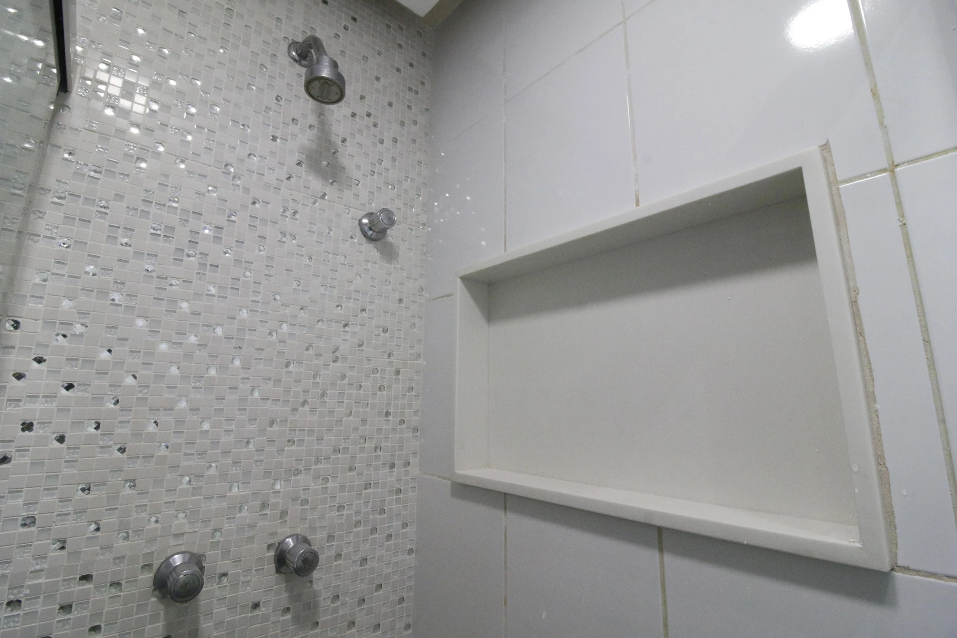 Walk-in closet in a 2-bedroom apartment, 90 m² — photo 32