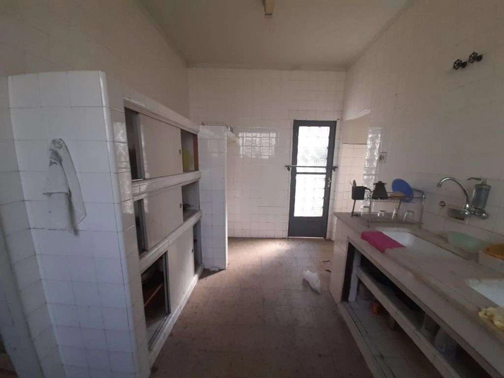 Casa mobiliada com 4 quartos e cozinha com fogão a gás — photo 5