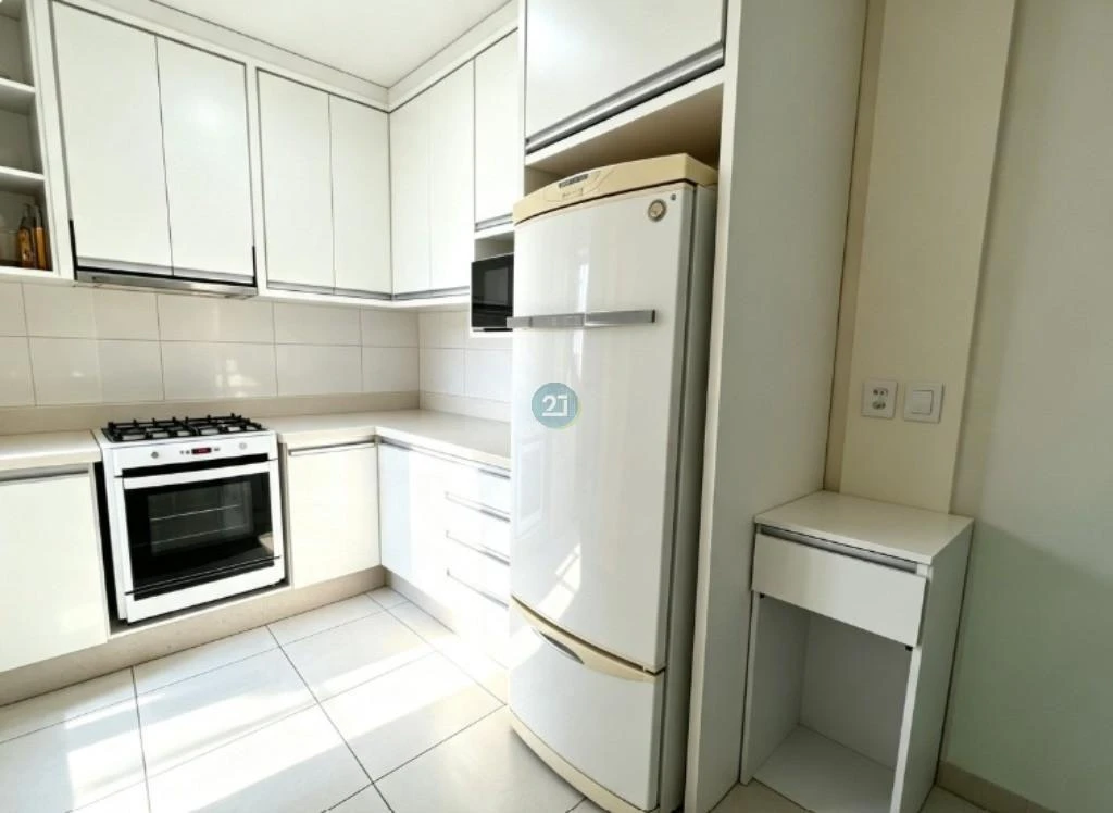 Apartamento dúplex amueblado con 3 suites y 2 plazas — photo 8