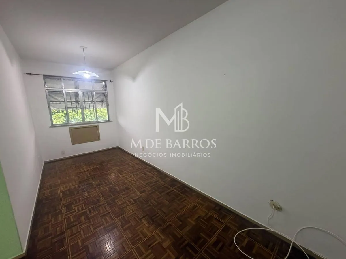 Apartamento de 2 quartos com piso de madeira ou laminado — photo 13