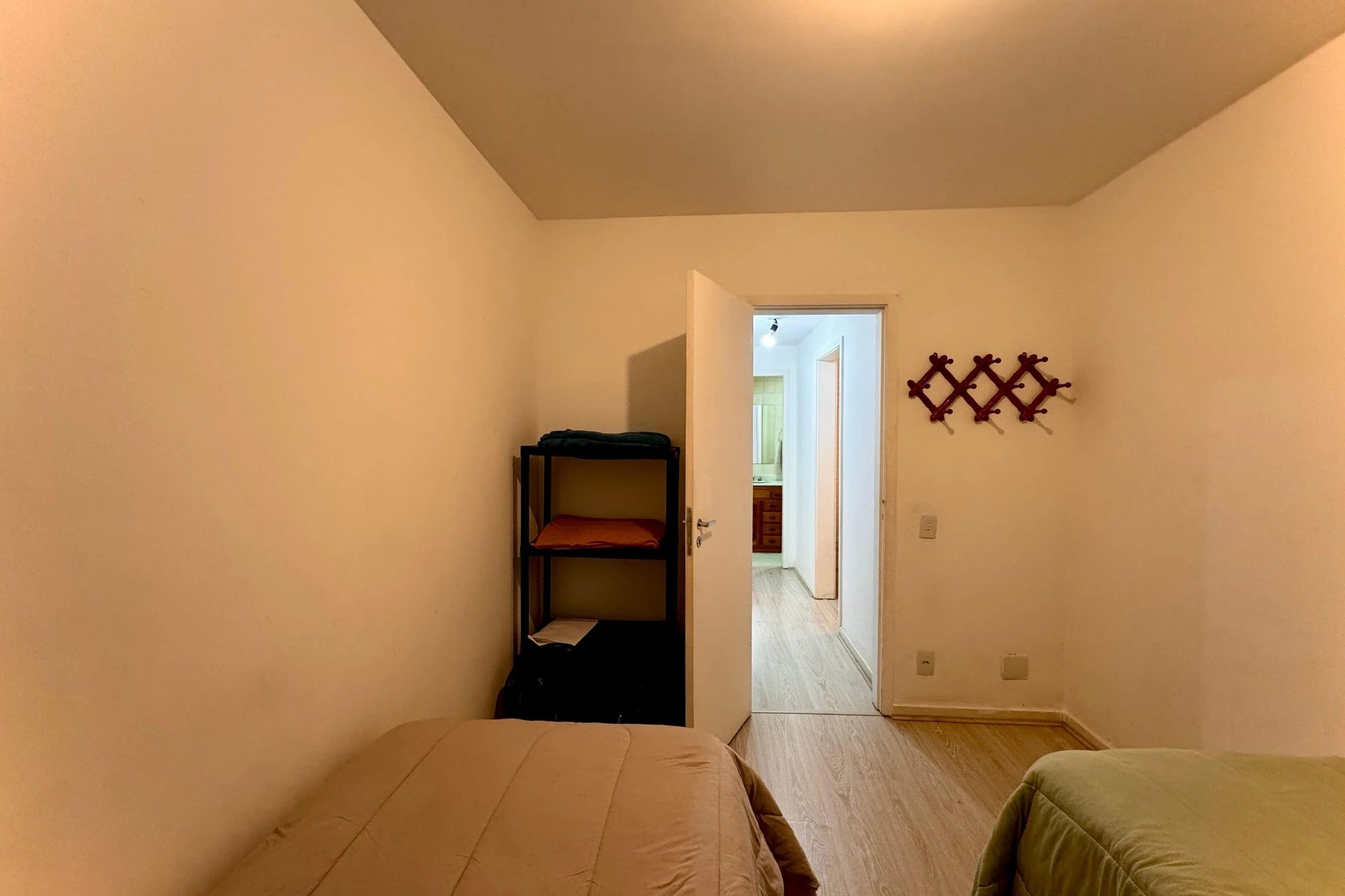 Furnished apartment, 96 m², with a glass-enclosed balcony — photo 17