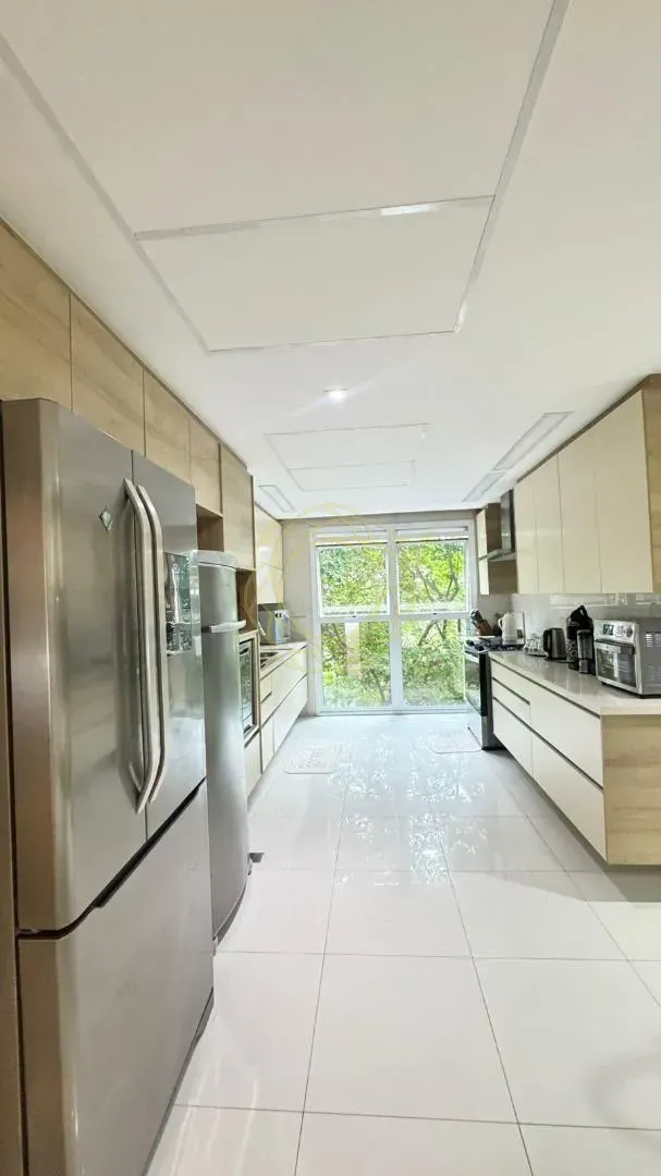 Furnished apartment with 4 bedrooms and 381 m² — photo 28