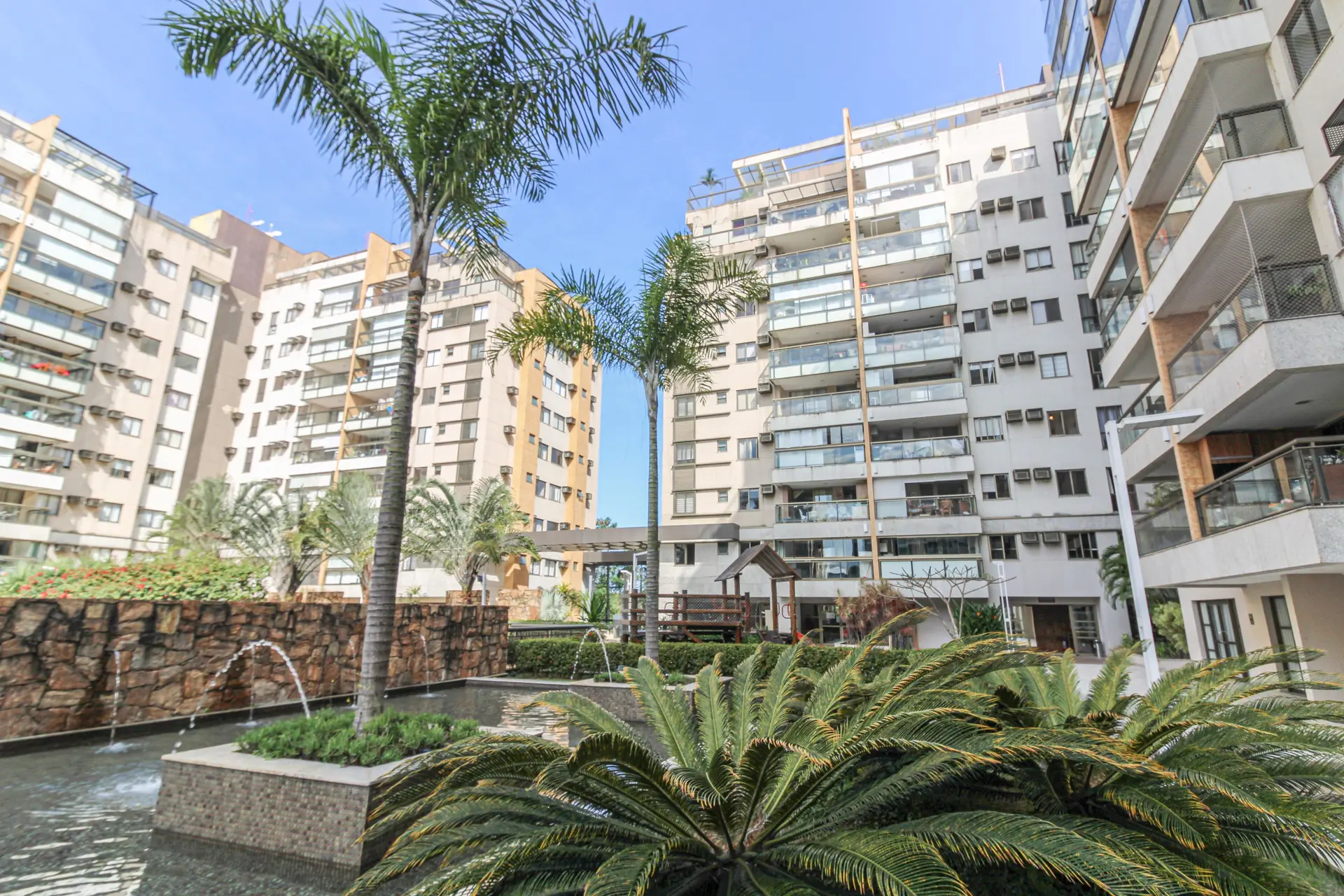 4-bedroom apartment with a glass-enclosed balcony — photo 98