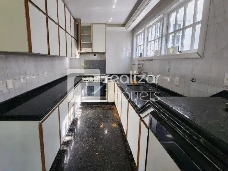 8-bedroom house with 566 m² and 4 covered parking — photo 11
