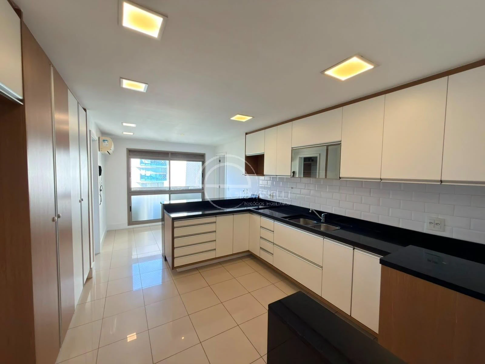 Apartamento de 4 suítes com 233 m² e 3 vagas — photo 6