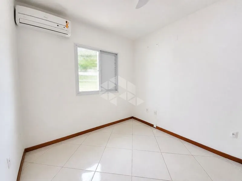 2-bedroom apartment with a washing machine in Florianópolis — photo 14