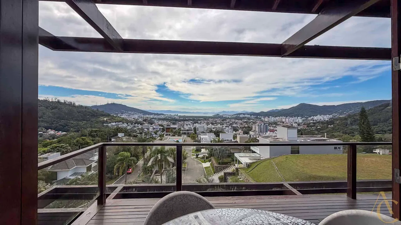 House, 689 m², with floor-to-ceiling windows — photo 11