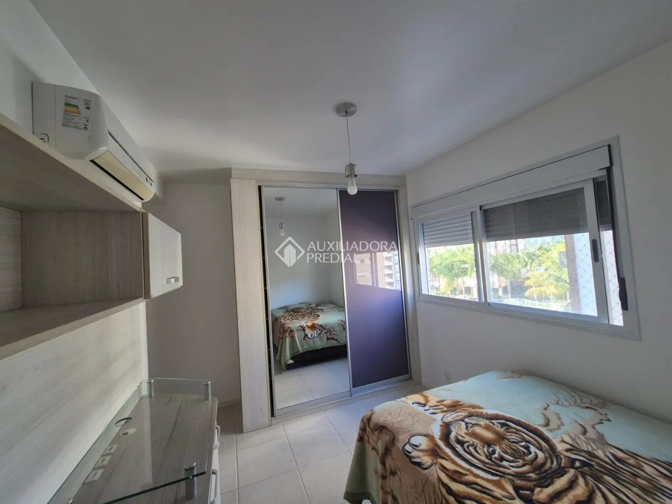 Furnished apartment with 3 bedrooms and 137 m² — photo 16