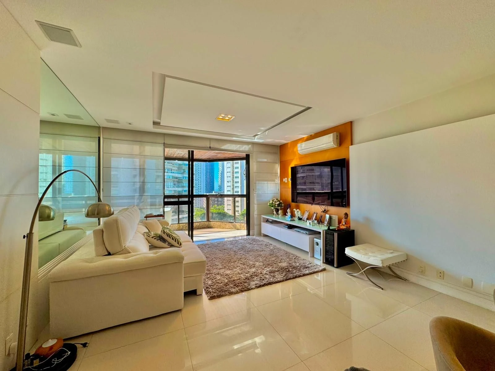 Furnished 3-bedroom apartment with enclosed balcony — photo 7