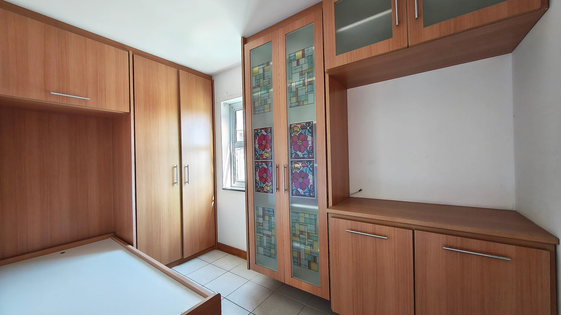 Apartamento com 3 suítes e fogão a gás na cozinha — photo 46