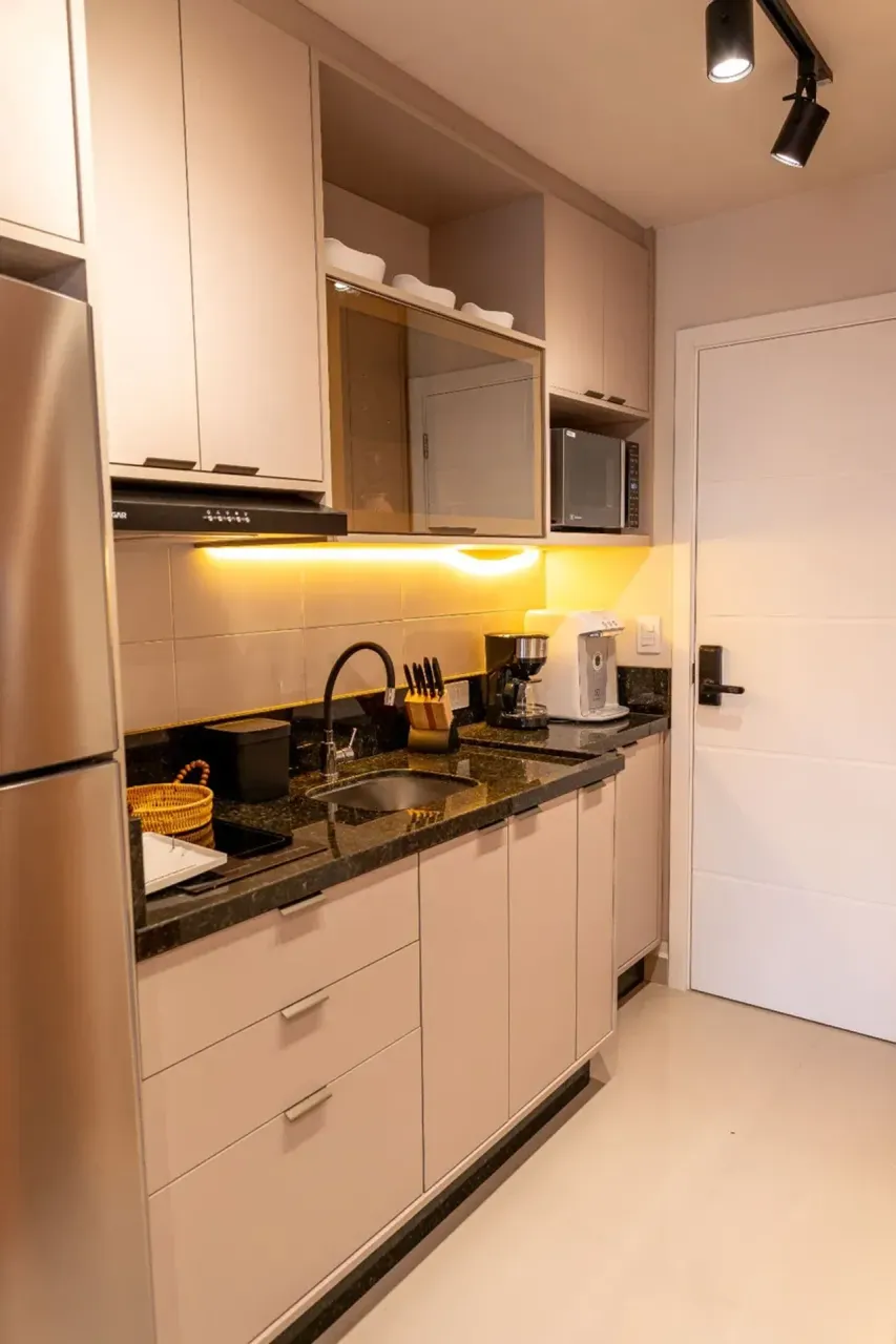 Furnished 1-bedroom apartment with no parking space — photo 5