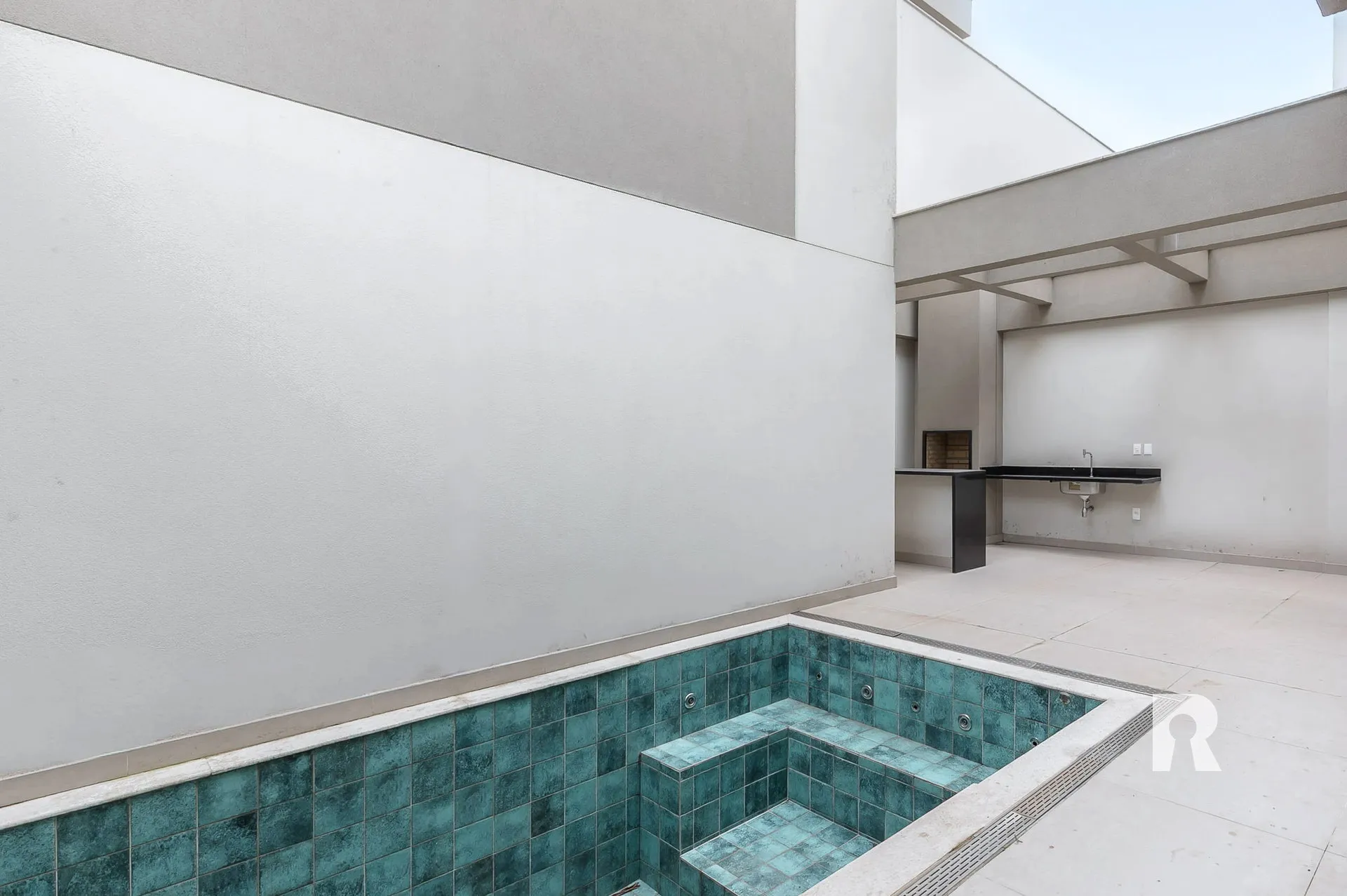 4-bedroom house, all with their own bathrooms, 337 m² — photo 15