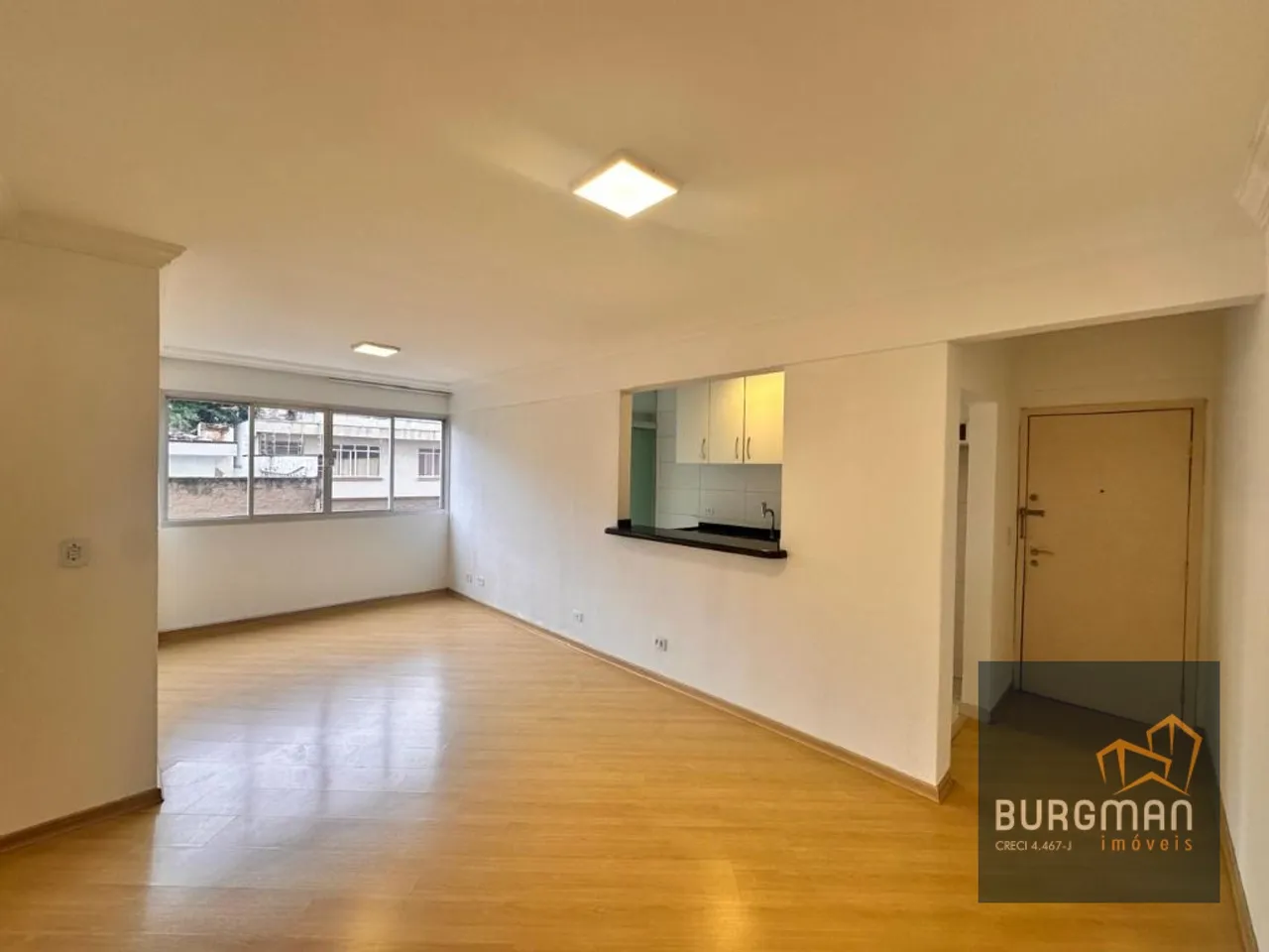 2-bedroom apartment with 1 bathroom and an open-plan kitchen — photo 3