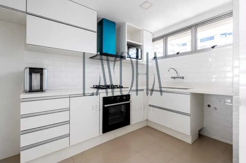 Duplex top-floor apartment with enclosed balcony — photo 2