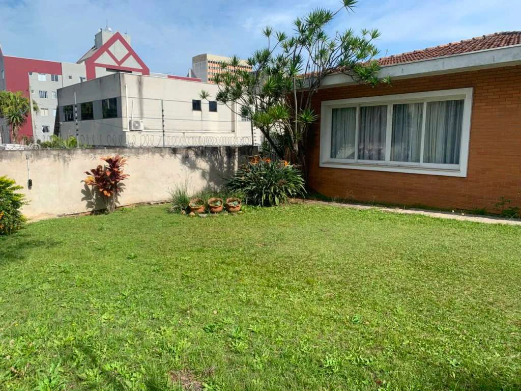 Rental house with 3 bedrooms and 962 m² of space