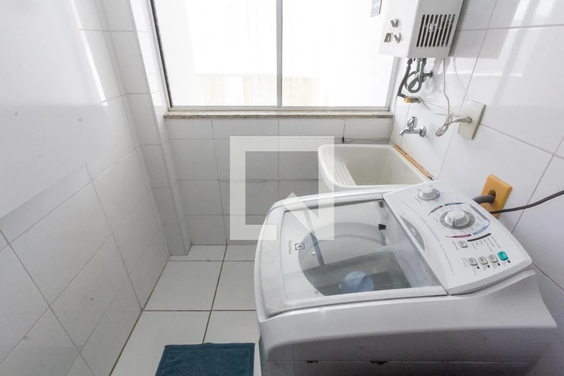 Balcony with a grill in a 2-bedroom apartment, 68 m² — photo 74
