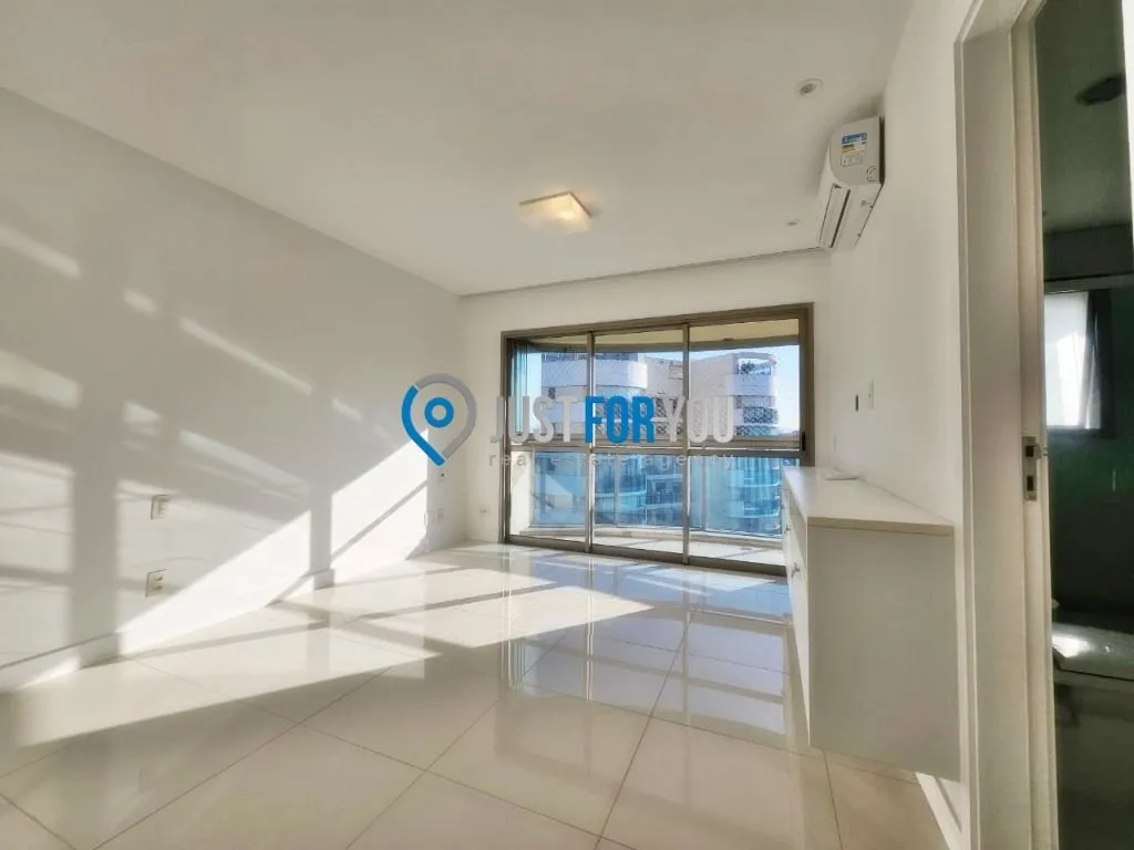4-bedroom apartment with 233 m² and 5 bathrooms — photo 31