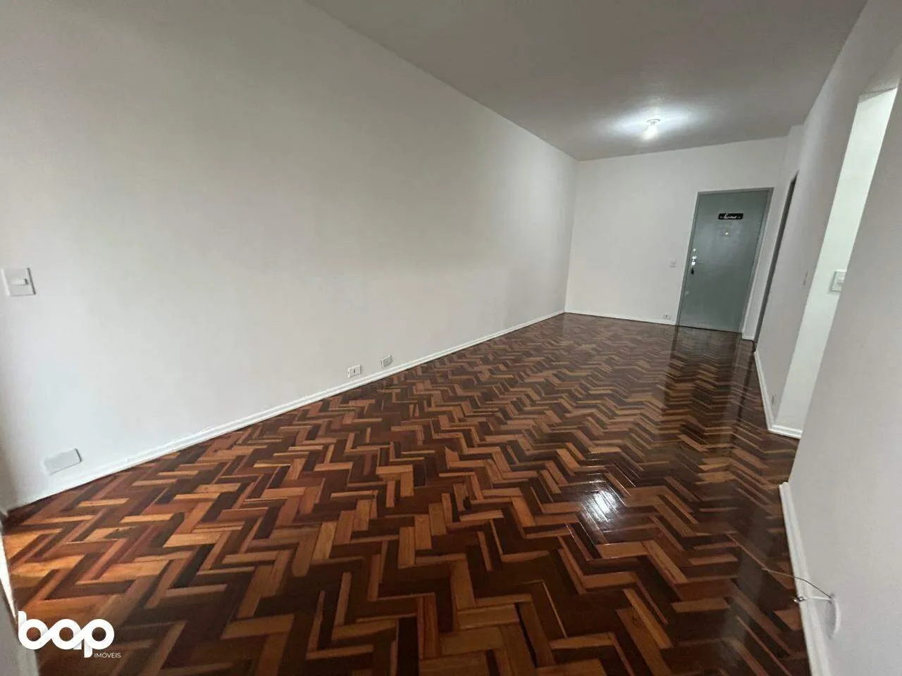 Apartment with a fitted kitchen and a balcony — photo 8