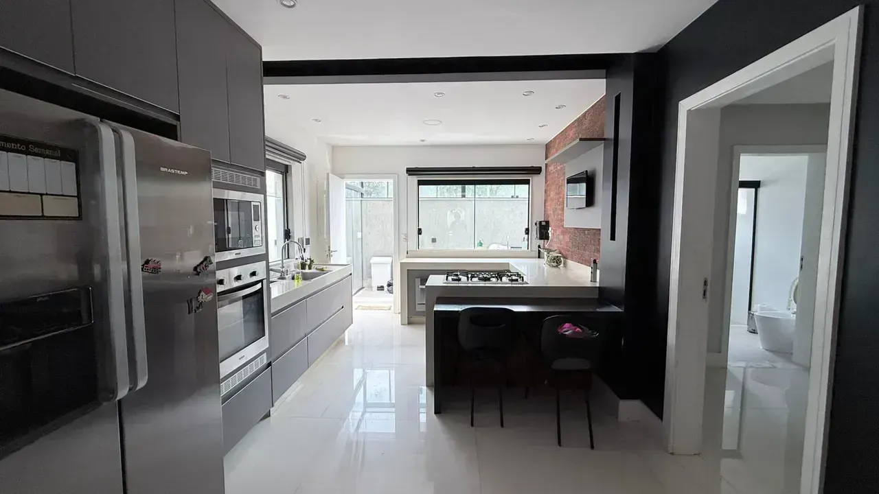 Furnished house with 5 bedrooms and 5 bathrooms, 400 m² — photo 24