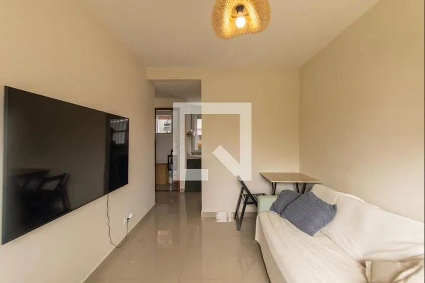 Furnished 2-bedroom house with 1 en-suite and private yard — photo 2
