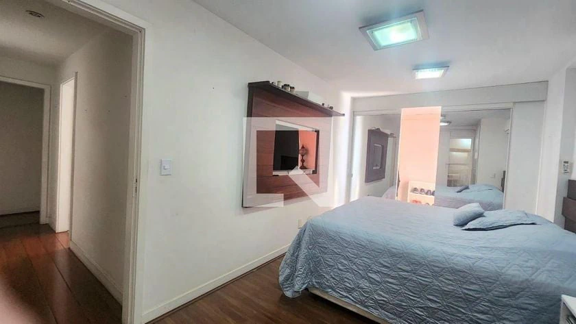Home office in a 4-bedroom apartment, 220 m² — photo 23