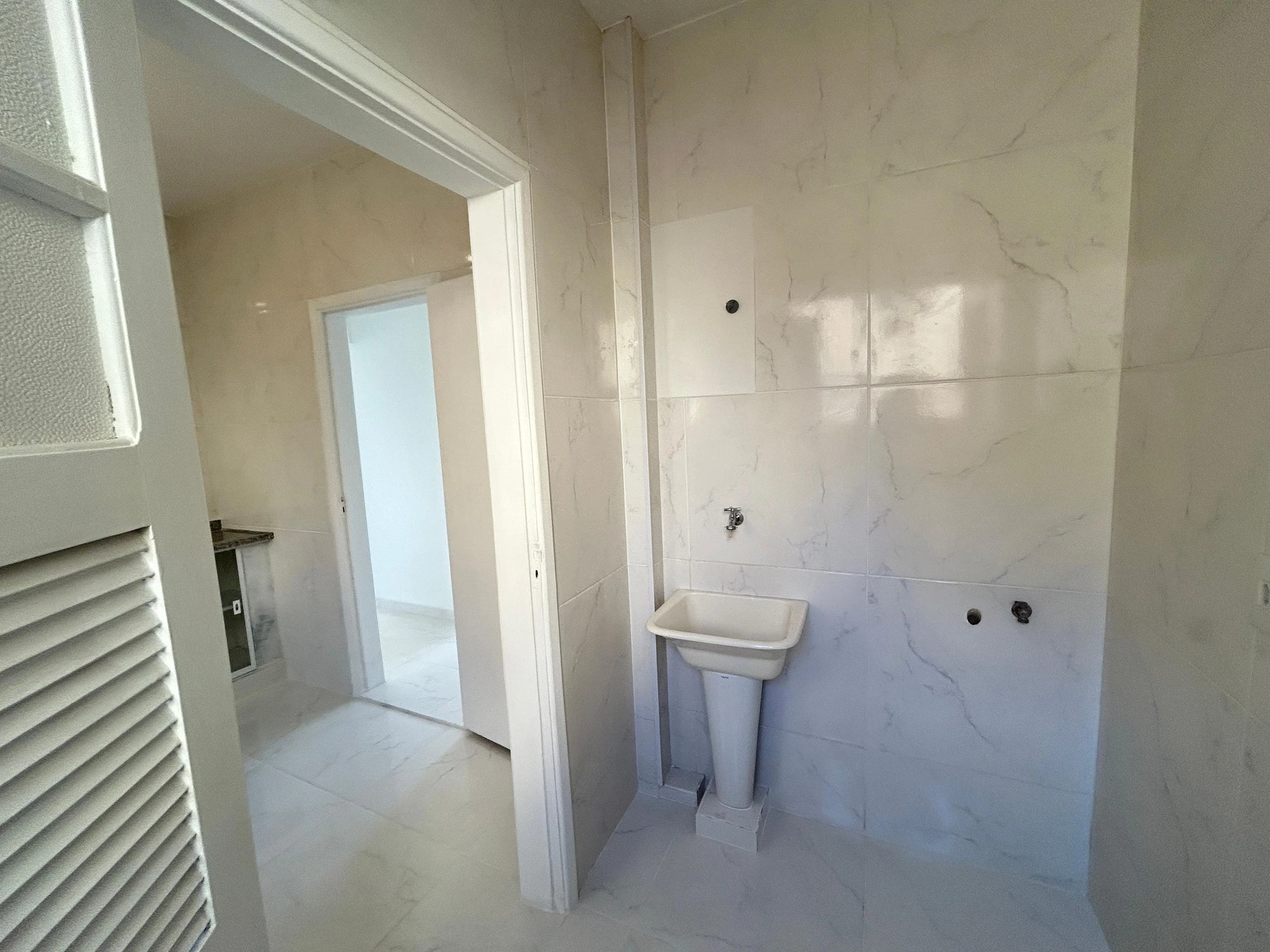 Unfurnished rental apartment with 2 bedrooms and parking — photo 7