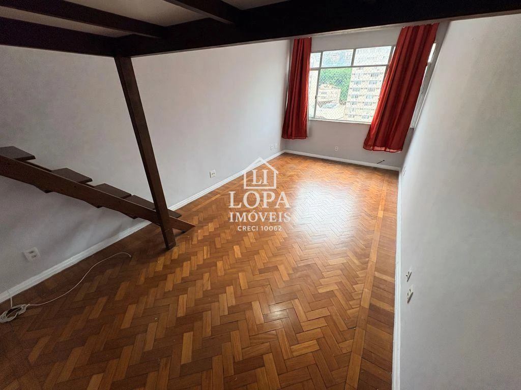 Apartamento com piso de madeira ou laminado, Centro — photo 14