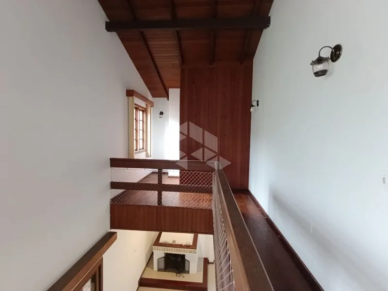 Furnished 360 m² house with 3 bedrooms and 6 parking spaces — photo 37