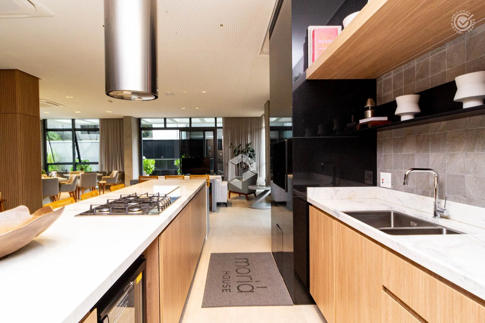 3-bedroom apartment with 3 en-suite bathrooms and 245 m² — photo 27