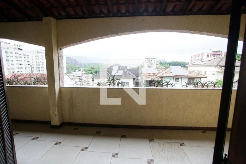 Furnished 400 m² house with 4 bedrooms and 4 bathrooms — photo 43