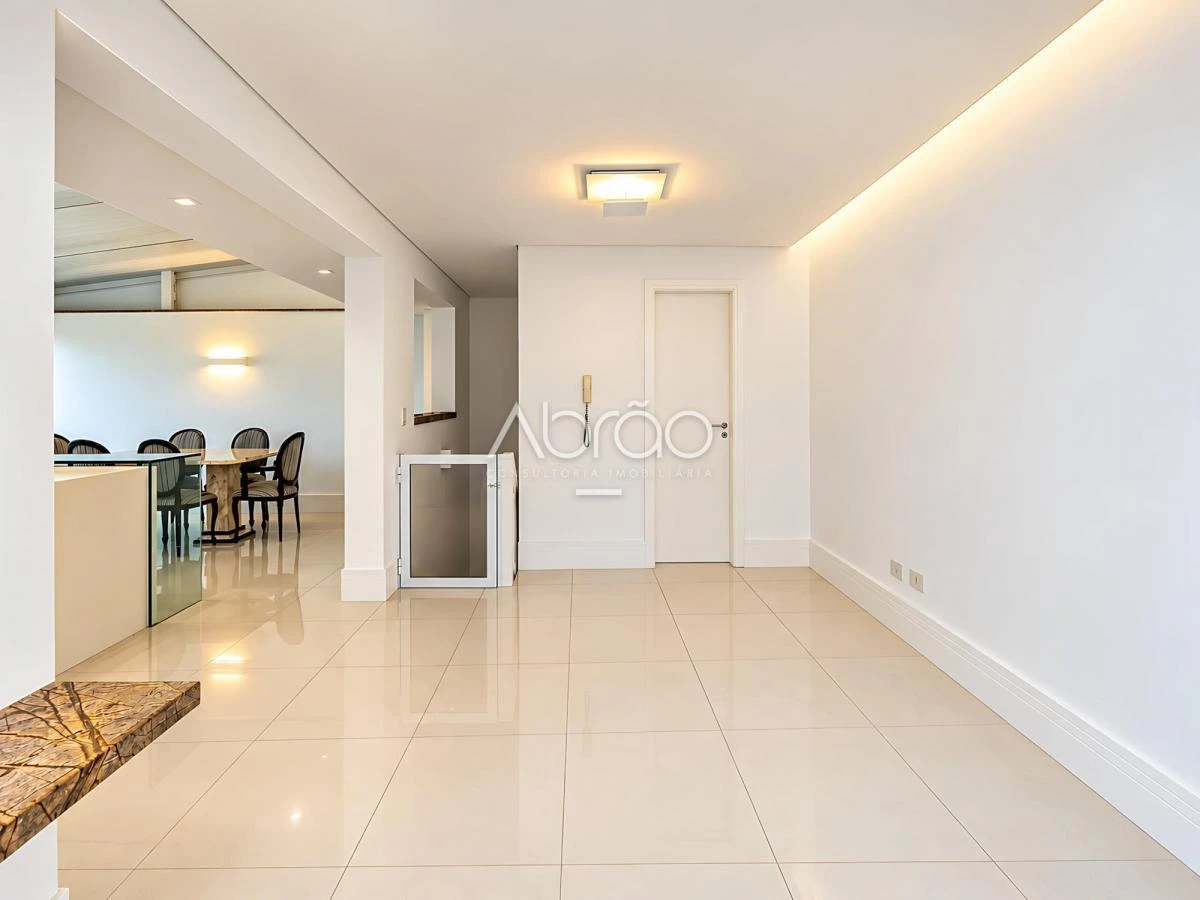Furnished apartment, 192 m², with a glass-enclosed balcony — photo 23