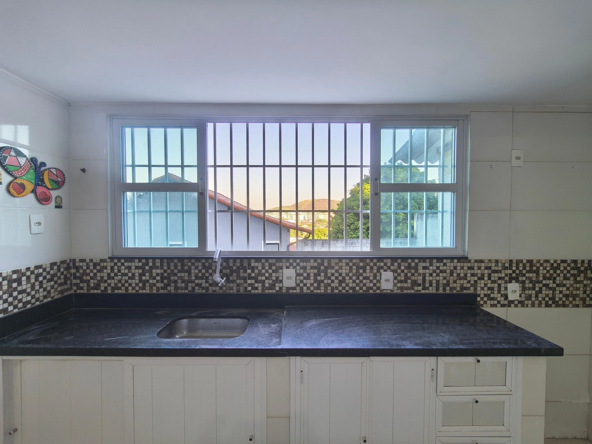 Condo house with 3 bedrooms and a balcony — photo 36