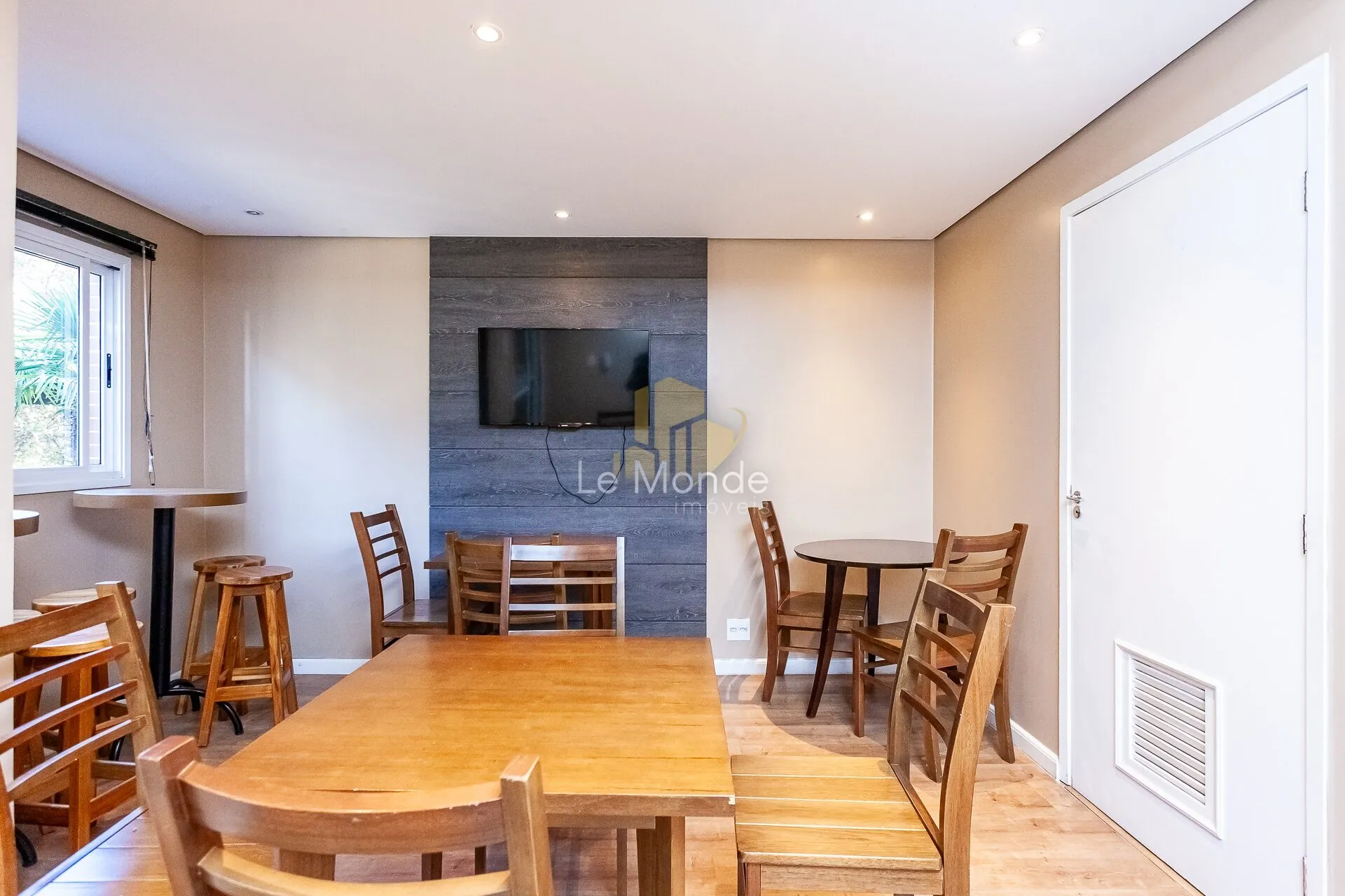 2-bedroom apartment with a balcony — photo 22