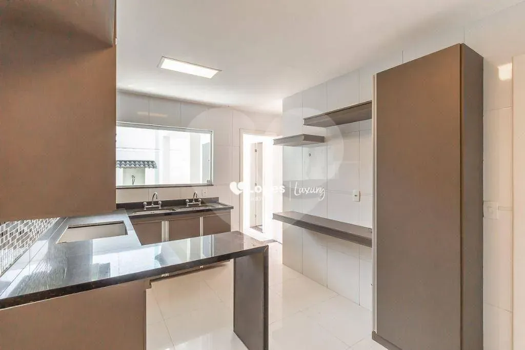 Unfurnished triplex house with 6 en-suite bedrooms and 820 m² — photo 57