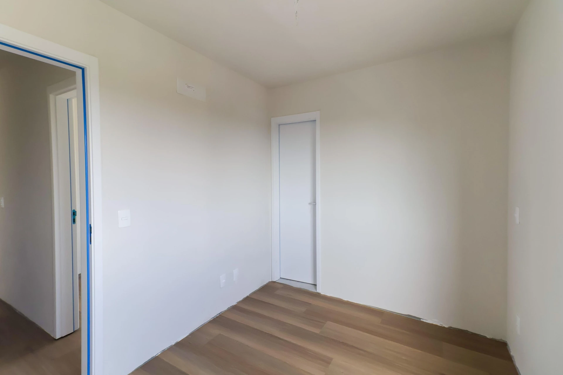 3-bedroom apartment with a grill on the balcony in Curitiba — photo 43