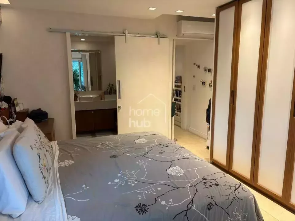 Furnished apartment, 169 m², with a glass-enclosed balcony — photo 24