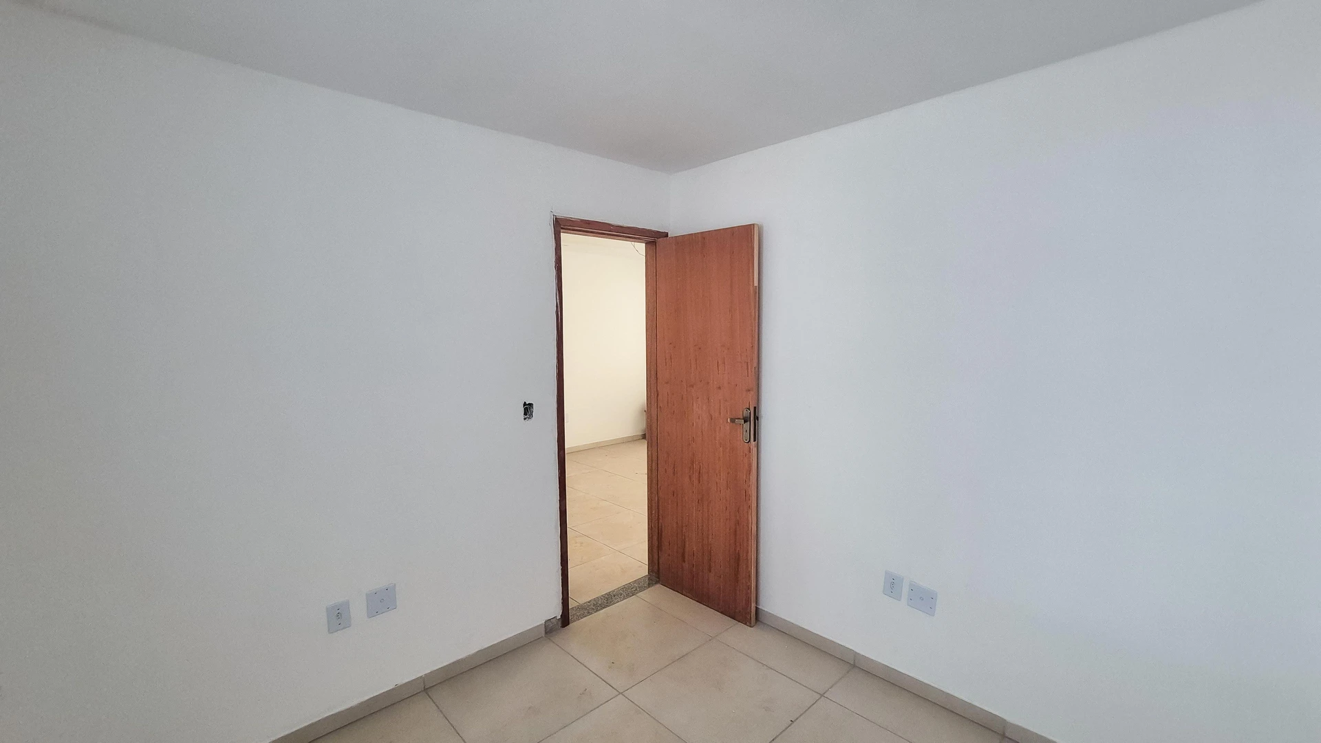 2-bedroom unfurnished apartment with closed kitchen — photo 41