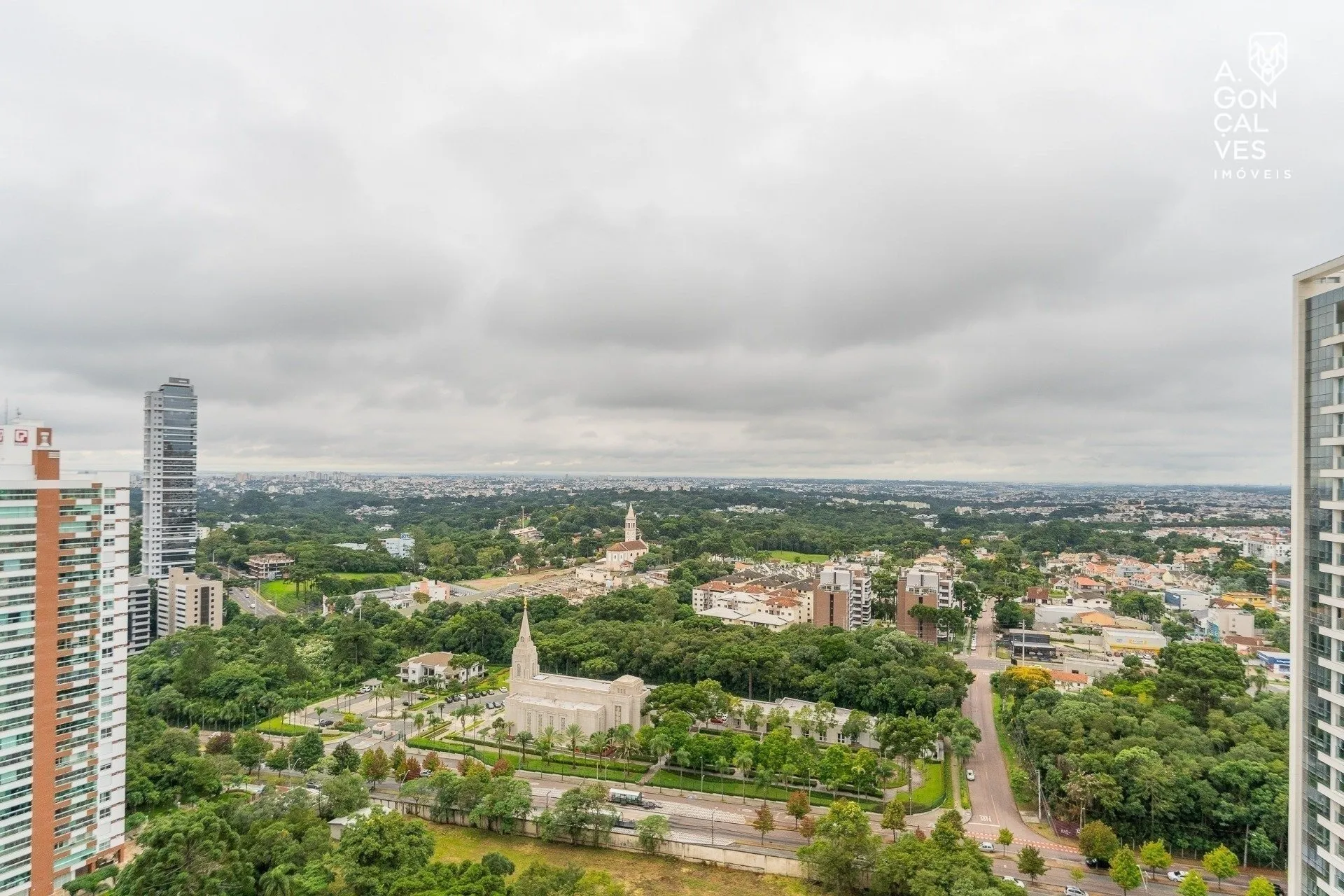 Квартира с 3 спальнями, 5 санузлами и 3 местами — photo 44