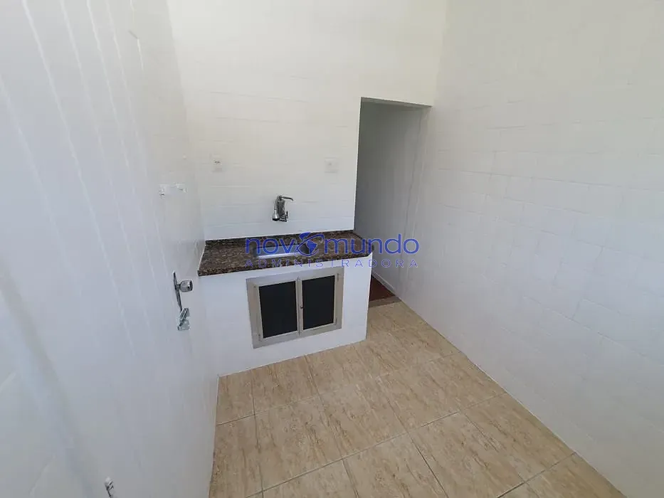 Apartamento com piso de madeira ou laminado, Pilares — photo 7